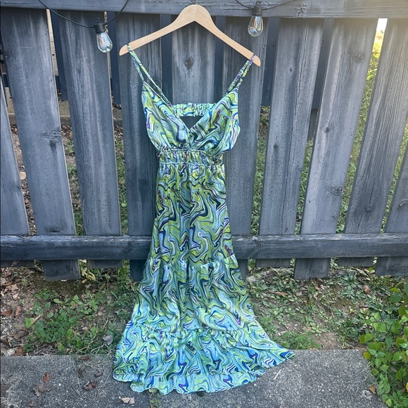 Dresses & Skirts - Charlotterusse Maxi Dress